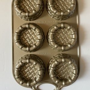 Nordic Ware Shortcake Baskets Pan 6 Count Waffled 3 Cups Baking Sheet